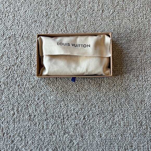 Louis Vuitton Damier Azur Pochette - Picture 11 of 14